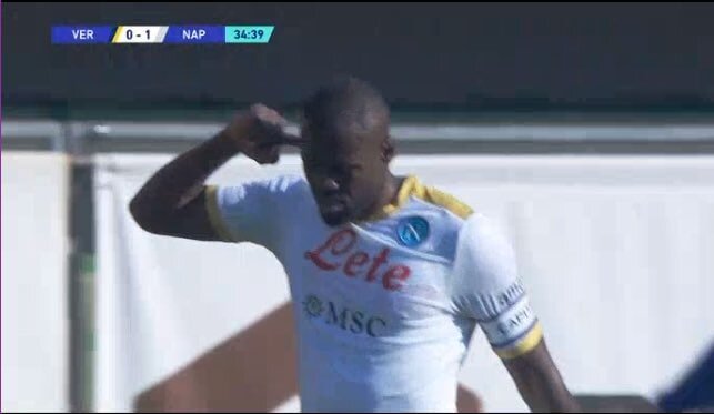 کولیبالی خطاب به هواداران نژادپرست: صدای شما را نمی‌شنوم!/عکس