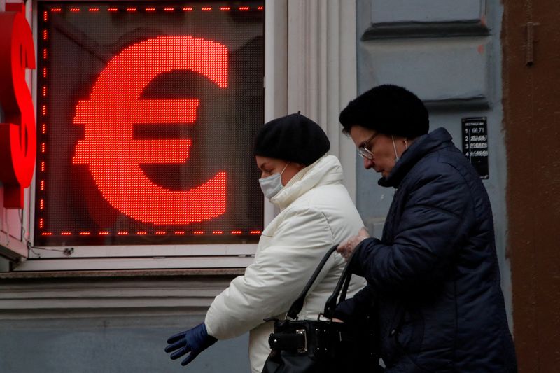 در حالی که سرمایه گذاران مذاکرات اوکراین را تشویق می کنند، یورو ایستاده است