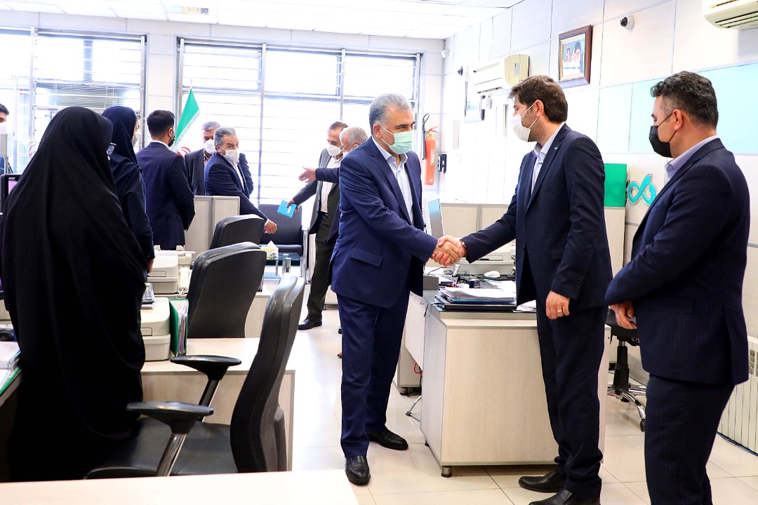 بازدید مدیرعامل بانک دی از شعب بازار آهن و شهرک راه آهن 