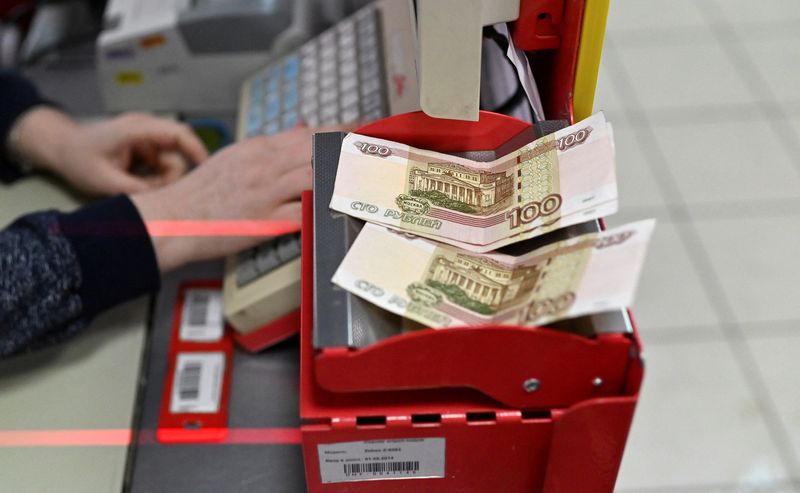 بانک مرکزی روسیه می‌گوید که می‌خواهد نرخ روبل توسط بازار تعیین شود