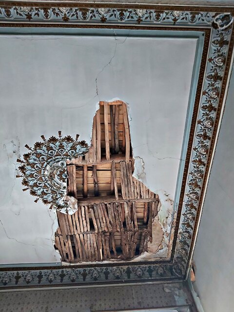 به داد عمارت جناب آقا برسید!