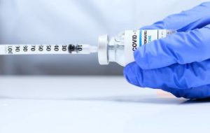 تزریق دُز چهارم واکسن کرونا به افراد بالای ۶۵ سال در سوئد