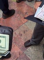 تشنج در بازار ارز ایران/ ترفند بازارساز برای قیمت دلار