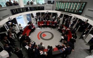 تنظیم‌کننده‌های مالی بریتانیا توقف معاملات LME را بررسی می‌کنند