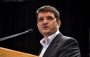 توافق وزارت صمت و نفت برای عرضه کامل محصولات پتروشیمی در بورس کالا