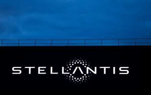 دولت فرانسه می گوید غرامت رئیس Stellantis “عادی نیست”.