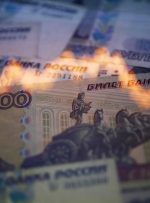 شرکت های روبل روسیه با نزدیک شدن به دوره مالیاتی نزدیک به 60 در مقابل دلار توسط رویترز