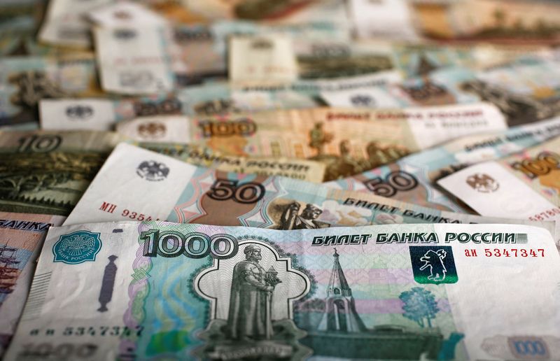 روبل روسیه در برابر دلار از 80 گذشت و سهام به شدت سقوط کرد
