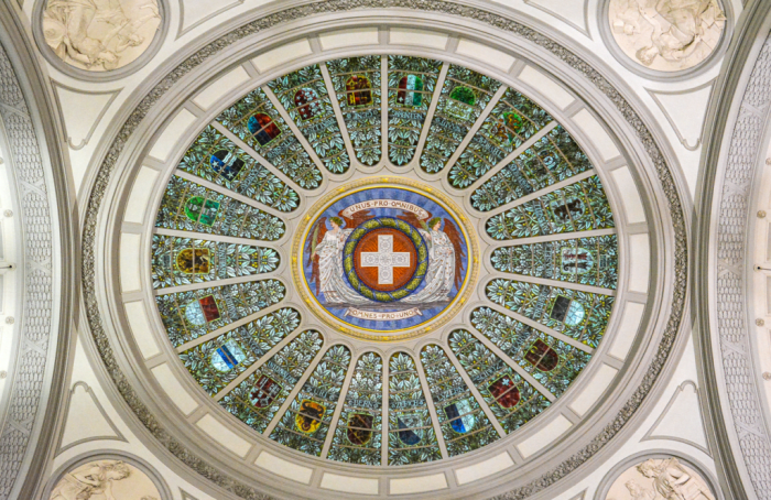 سنت طولانی صلاحدید مالی، سوئیس را به مکان مناسبی برای ذخیره کلیدهای خصوصی به گونهای تبدیل میکند که کاملاً محافظت میشود.