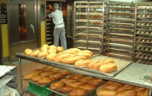 قیمت نان تحت‌ِتأثیر سه عامل / نان گران می‌‎شود؟