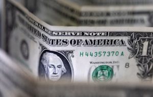 دلار پایین تر می شود، اما پس از شهادت پاول توسط Investing.com افزایش می یابد