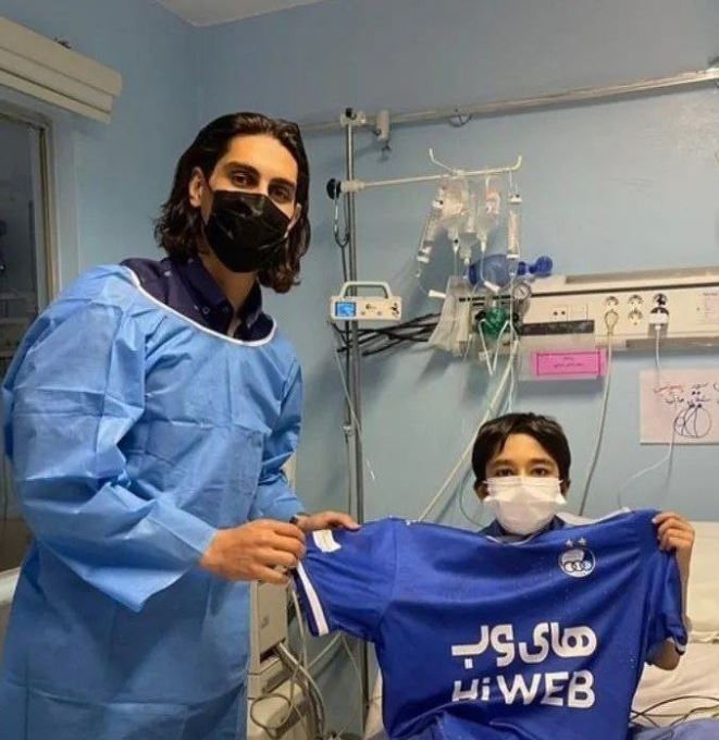 مدافع سابق استقلال کودک هوادار را به آرزویش رساند/عکس