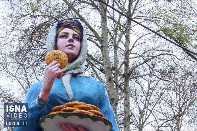 ویدئو / دیدنی‌های «فومن»، بازار محلی و مجسمه‌هایی نیازمند مرمت