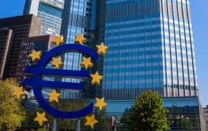 کاهش دلار، افزایش یورو در آستانه نشست ECB توسط Investing.com