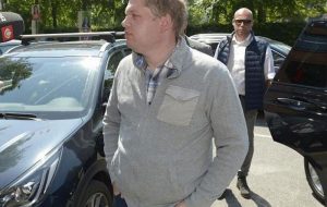 ببینید | فرار فرد هتاک به قرآن از خشم مسلمانان سوئد