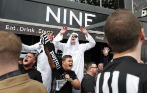 پیراهن تیم‌ملی عربستان بر تن نیوکاسلی ها!/عکس