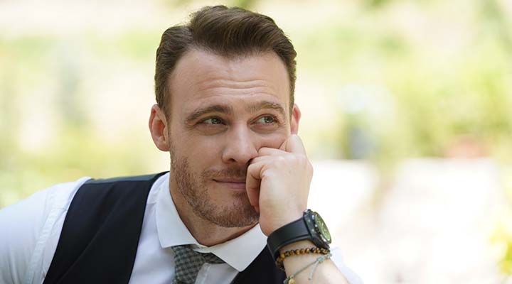 تو در خانه ام را بزن