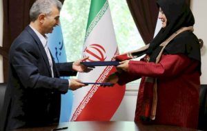 ­اهدا نقاشی خط ارزشمند اشلامینگر به مجموعه نیاوران