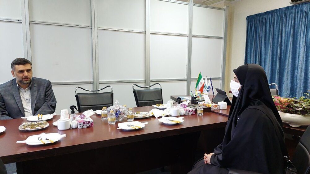 بازدید زینب سلیمانی از نمایشگاه کتاب تهران 