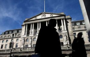بانک مرکزی انگلیس با وجود خطر رکود اقتصادی، نرخ بهره را به 1 درصد افزایش می دهد