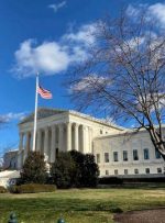 به گزارش پولیتیکو، دادگاه عالی ایالات متحده تصمیم به لغو تصمیم حقوق سقط جنین رو علیه وید را گرفت