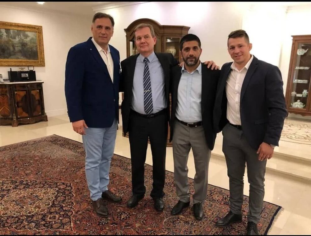 توضیح درباره خبر علیرضا دبیر و استقبال غیر رسمی از خارجی‌ها/عکس