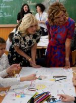 جیل بایدن با مادران و معلمان پناهنده اوکراینی در رومانی ملاقات می کند