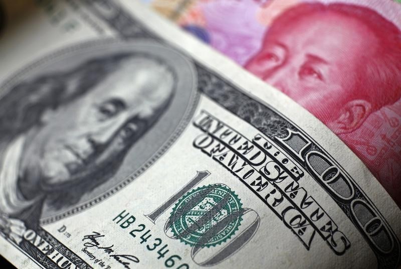 دلار بالا می رود، اما در حالی که یوان در حال توقف است، از بالاترین سطح 20 ساله سقوط می کند