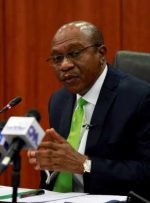 رئیس بانک مرکزی نیجریه در مورد نامزدی ریاست جمهوری تصمیمی نگرفته است