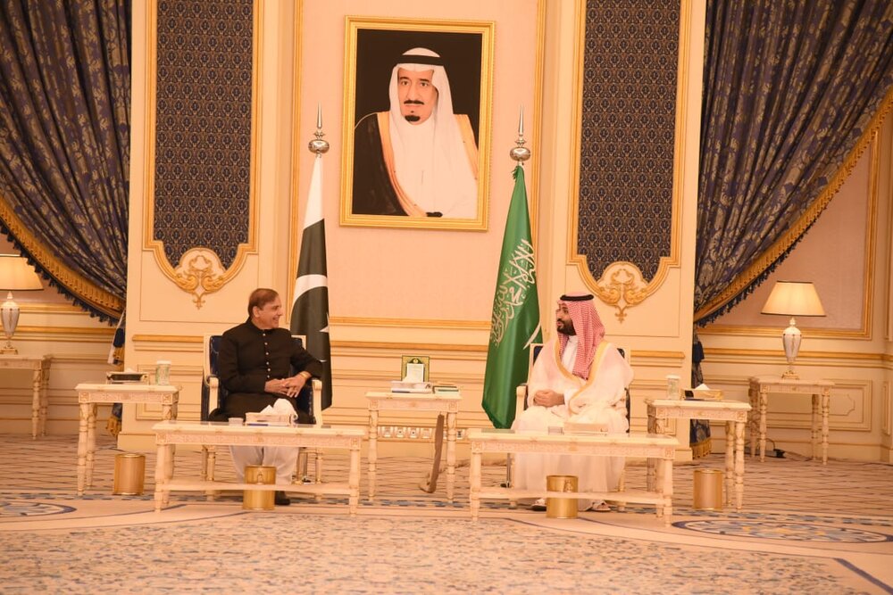 سفر به عربستان و امارات چه دستاوردی برای شریف داشت؟