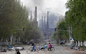 شهردار ماریوپول می گوید که بیش از 200 غیرنظامی هنوز در کارخانه بزرگ فولاد شهر اوکراین هستند