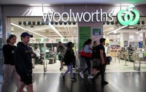 فروش Woolworths استرالیا حدود 10٪ در انبار جهش کرد و هزینه ها را افزایش داد