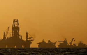 قیمت نفت خام با کاهش بازدهی دلار آمریکا در آستانه نشست چهارگانه در توکیو افزایش یافت