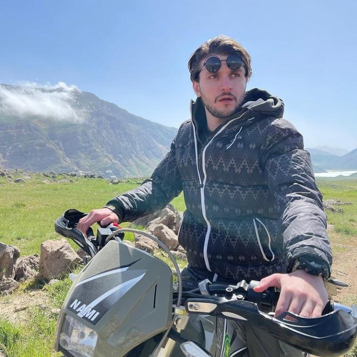 موتور سواری دارا حیایی در دل طبیعت / استایل مارک پسر امین حیایی
