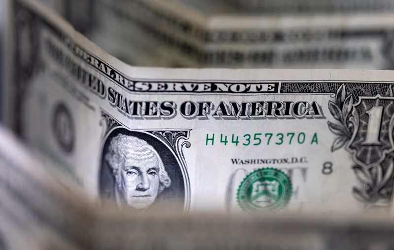نظرسنجی رویترز: فقدان گزینه های جایگزین برای تسلط دلار