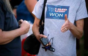 نظرسنجی ها در کارولینای شمالی در انتخابات مقدماتی سنا که قدرت ترامپ را آزمایش می کند، بسته می شود