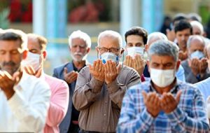 نماز عید فطر چگونه خوانده می‌شود؟ + قنوت و تکبیر نماز عید فطر