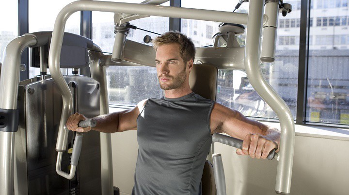 پرس سینه نشسته