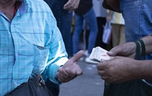 واریز بیش از یک میلیارد تومان فطریه در تهران واریز بیش از یک میلیارد تومان فطریه در تهران