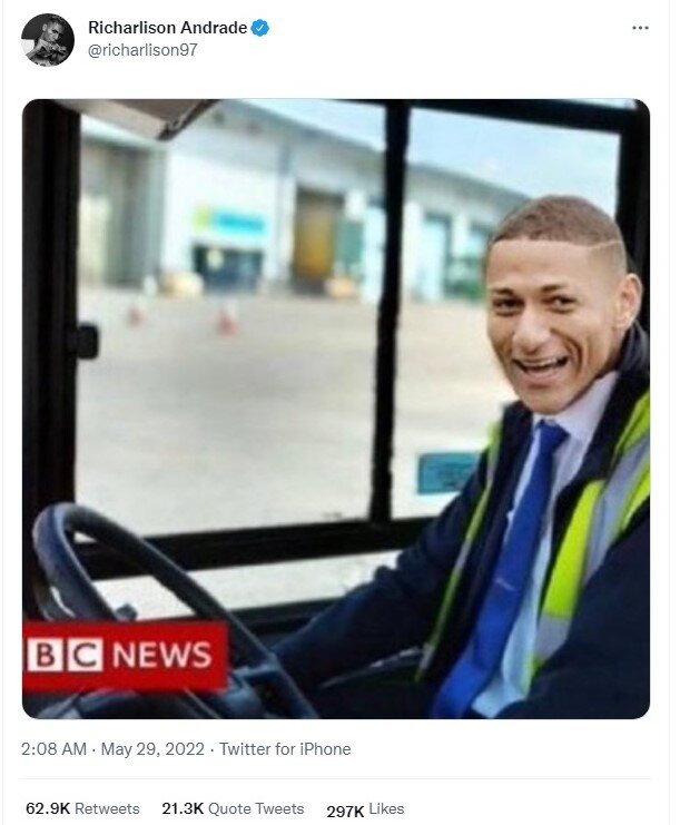 کری‌خوانی اتوبوسی ستاره آبی‌ها برای لیورپولی‌ها/عکس