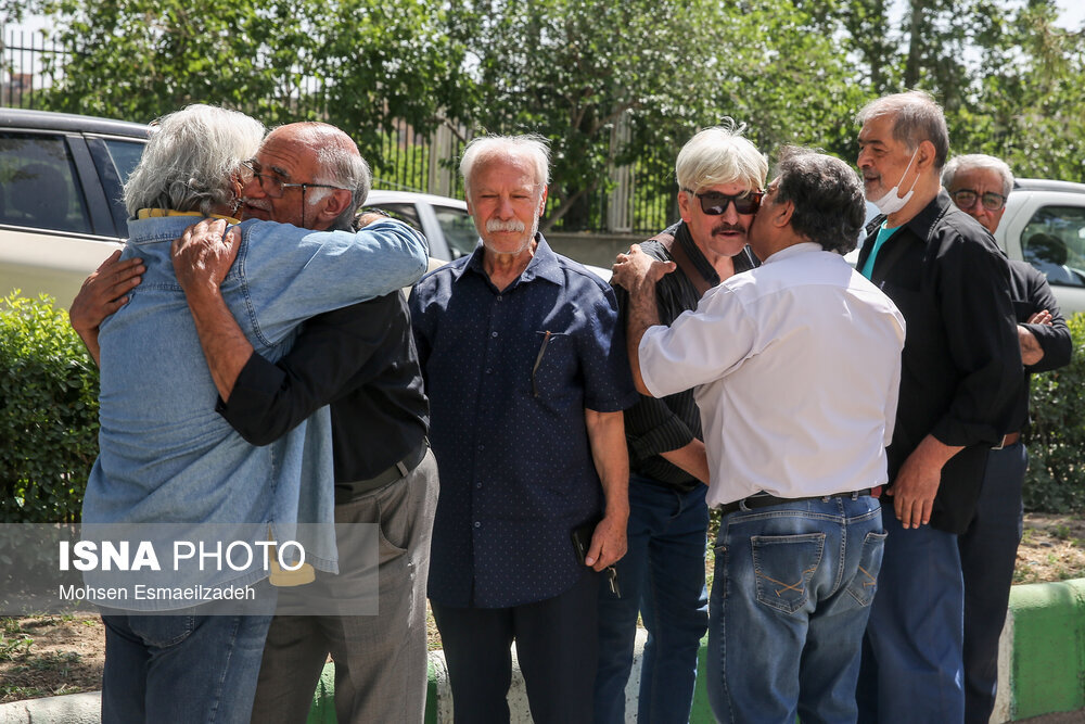 مهدی صباغی به خاک سپرده شد/ عکس