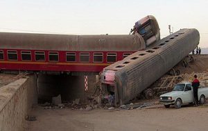 خروج مرگبار قطار از ریل در حوالی طبس | جزئیات برخورد قطار با بیل مکانیکی