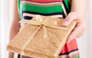 کتاب برای هدیه؛ ۵ نکته طلایی برای انتخاب + ۵ پیشنهاد