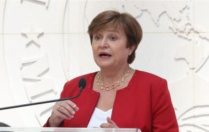 صندوق بین‌المللی پول پیش‌بینی رشد آمریکا را کاهش داد.  امسال 2.9 درصد از 3.7 درصد کاهش یافته است.