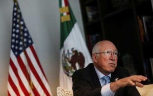 ایالات متحده در حال حل اختلافات بخش انرژی با مکزیک به ارزش 30 میلیارد دلار – سفیر