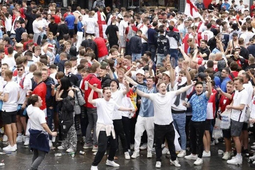 ببینید | ورود یوفا به داستان کتک زدن تماشاچیان انگلیسی فوتبال در فرانسه ببینید | ورود یوفا به داستان کتک زدن تماشاچیان انگلیسی فوتبال در فرانسه