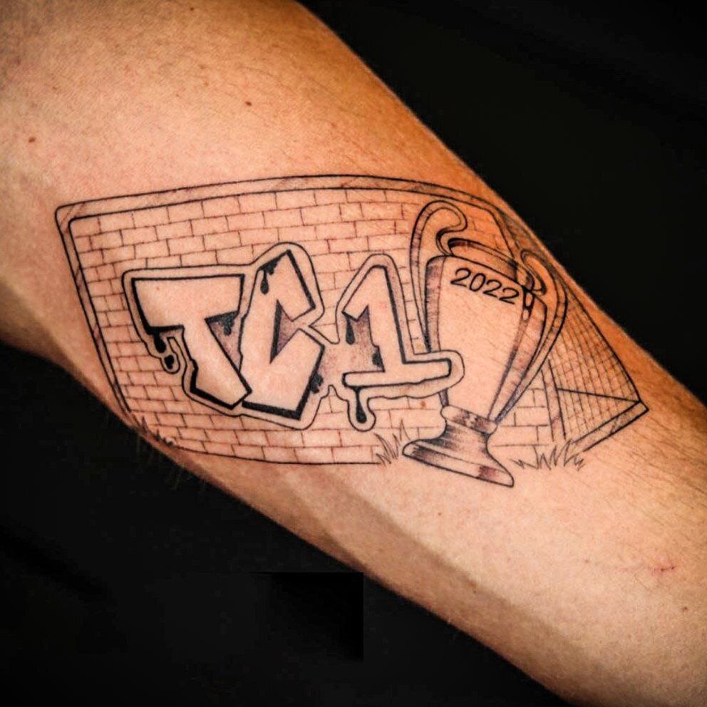 تتوی دیوار آجری پس از درخشش در فینال/عکس