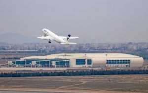 حادثه در لاستیک هواپیمای مشهد به یزد/ مسافران در سلامت کامل هستند