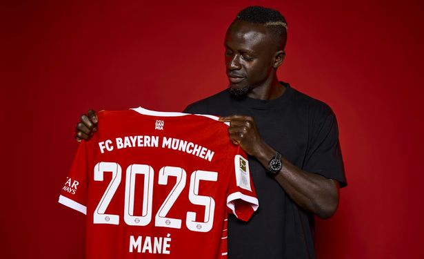 خداحافظی زوج سرخ پوش؛ دل‌مان برایت تنگ می‌شود/عکس