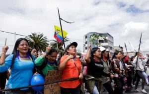 دولت اکوادور و رهبران بومی اولین مذاکرات را در میان اعتراضات برگزار کردند